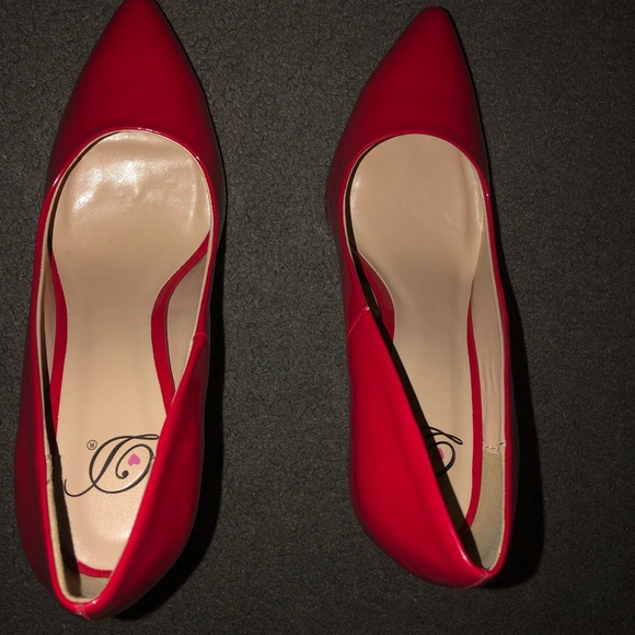 Pointy toe heels - Picture 2 of 3